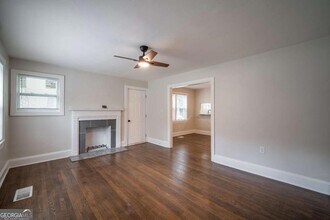 2137 Delowe Dr in Atlanta, GA - Building Photo - Building Photo