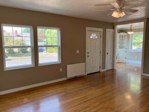 235 Catron St N in Monmouth, OR - Foto de edificio - Building Photo