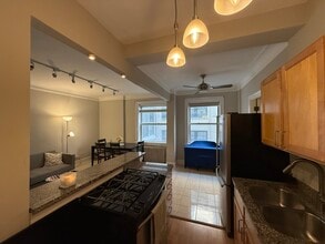 1205 W Sherwin Ave, Unit 507 in Chicago, IL - Building Photo - Building Photo