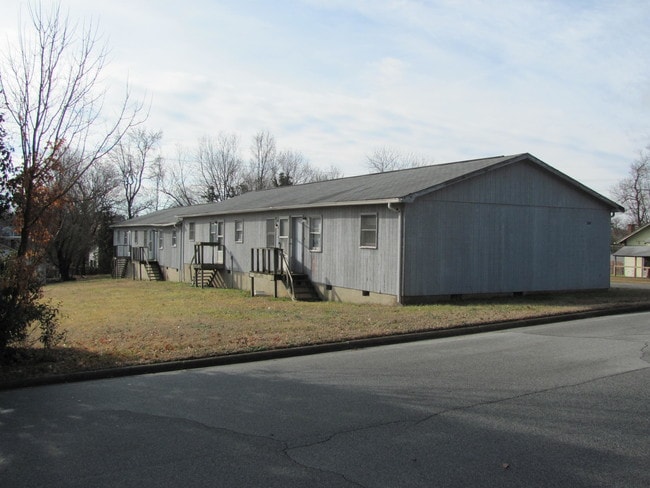 200 Wagstaff St in Thomasville, NC - Building Photo - Building Photo