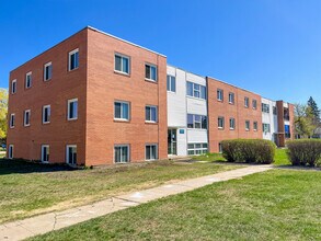 Greystone Court in Saskatoon, SK - Building Photo - Building Photo