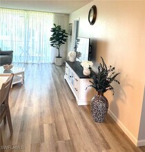 200 Forest Lakes Blvd in Naples, FL - Building Photo - Building Photo