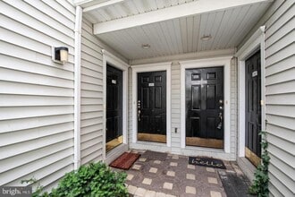 13061 Marcey Creek Rd in Herndon, VA - Building Photo - Building Photo