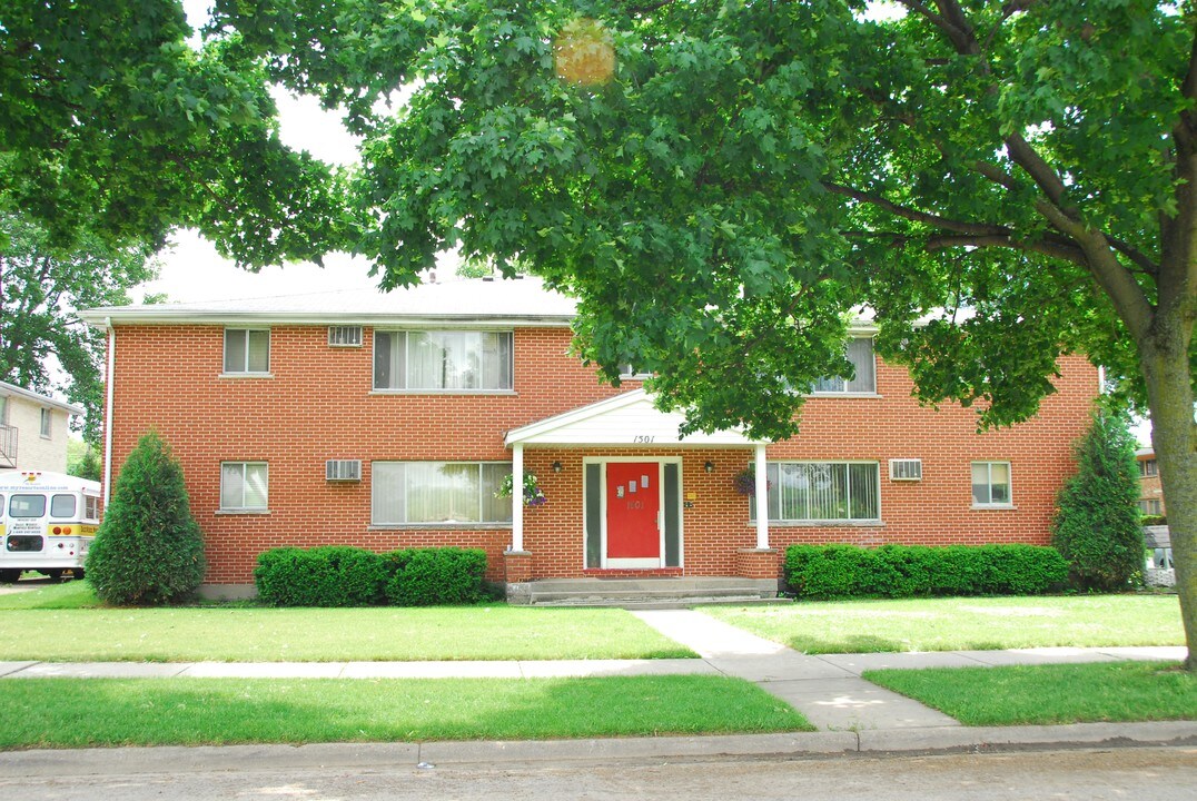 1501 Trailsway in Madison, WI - Foto de edificio