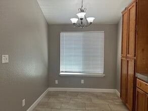 7333 N Backer Ave in Fresno, CA - Foto de edificio - Building Photo