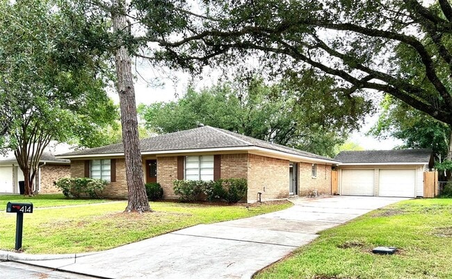 414 Oak Vista Dr in Friendswood, TX - Building Photo - Building Photo