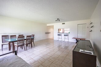 281 W Park Dr in Miami, FL - Building Photo - Building Photo
