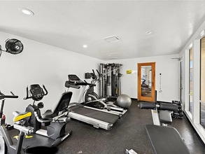 450 Stoney Point Way in Oceanside, CA - Foto de edificio - Building Photo