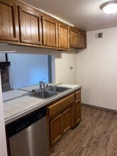 7252 Florin Mall Dr in Sacramento, CA - Building Photo - Building Photo