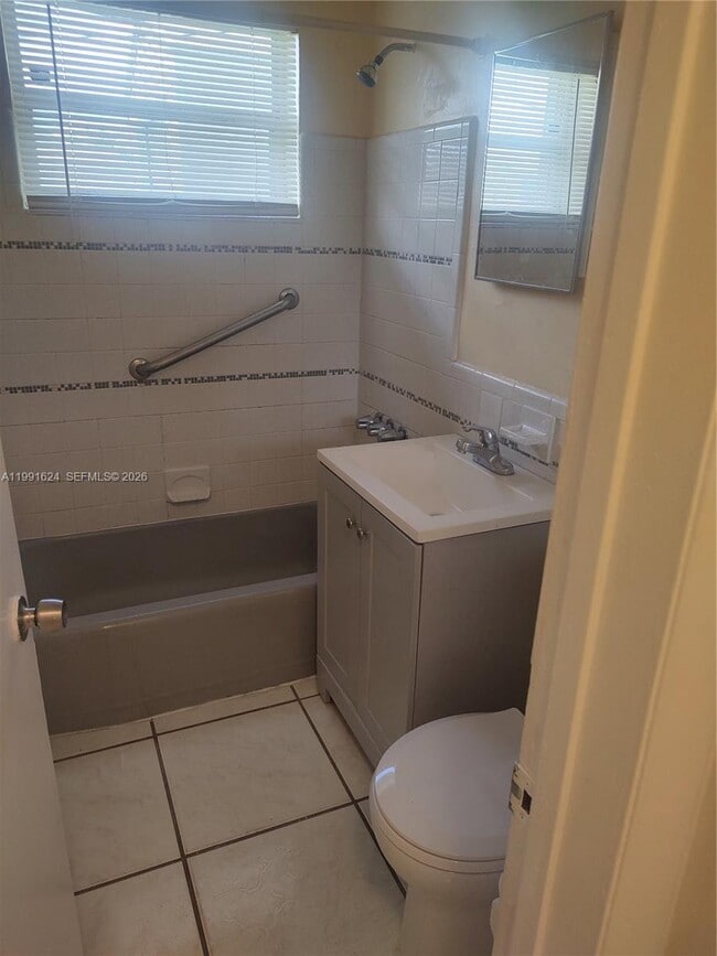 7655 Venetian St in Miramar, FL - Building Photo - Building Photo