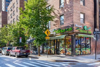 50-54 E 8th St in New York, NY - Foto de edificio - Building Photo