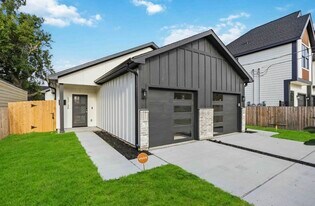 5313 Bacher St in Houston, TX - Building Photo