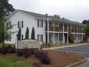 Englewood Apartments in Tuscaloosa, AL - Foto de edificio - Building Photo