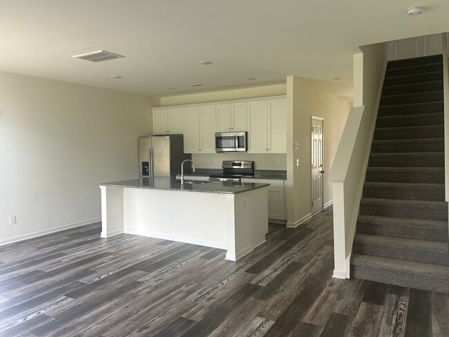 property at 405 N Mulberry St