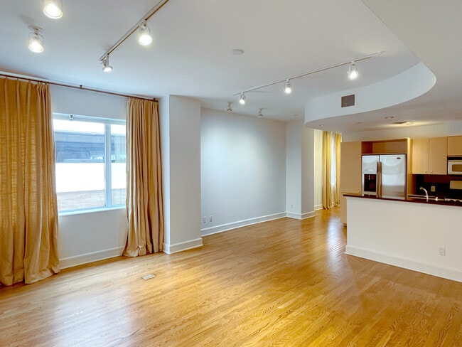 property at 901 W 9th St