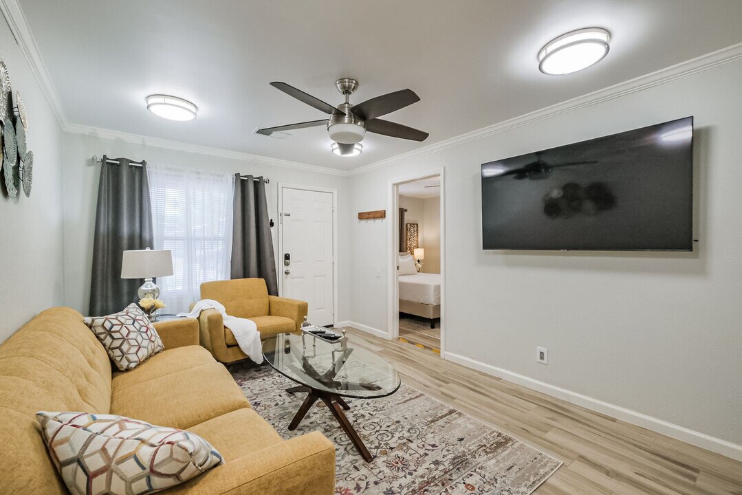 1329 W 21st St in Houston, TX - Building Photo