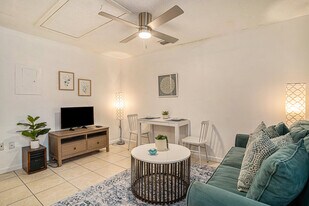 15 Shem Dr, Unit B in Mount Pleasant, SC - Building Photo