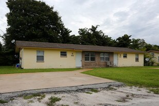 3770-3802 Gladys Ct in Lake Worth, FL - Building Photo