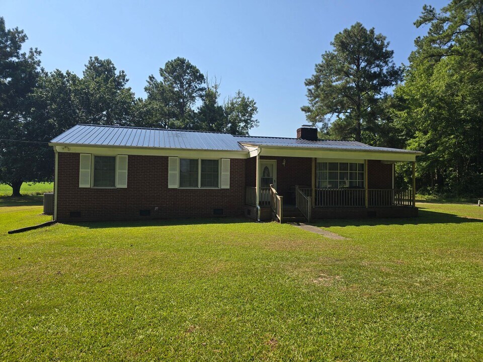849 NC-561 in Aulander, NC - Building Photo