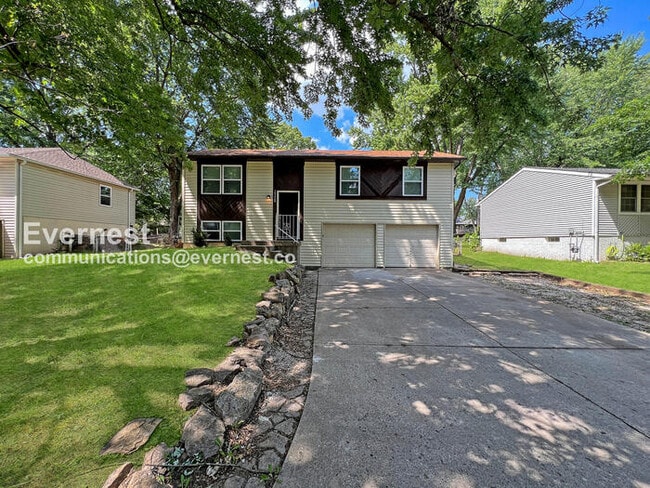 property at 19220 E 5th St Ct N