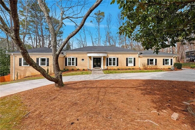 Room in House on River Park Dr in Atlanta, GA - Foto de edificio - Building Photo