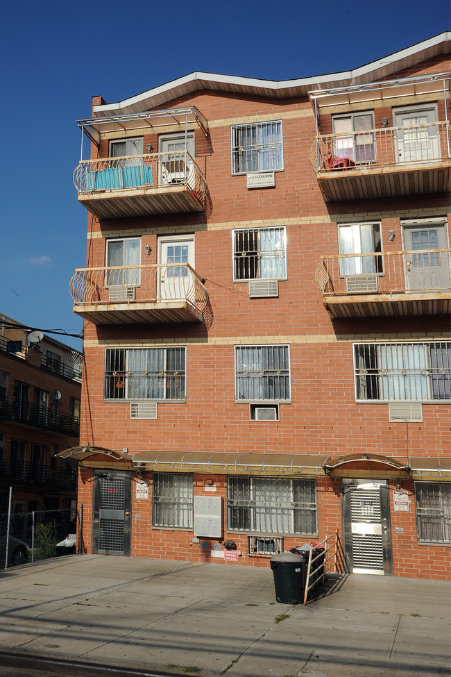 32-13 Linden Pl in Queens Village, NY - Building Photo - Building Photo