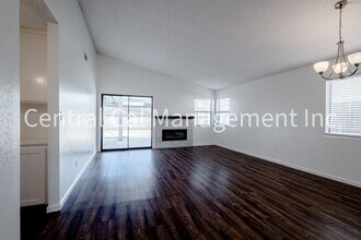 9904 Cimarron Trails Dr in Bakersfield, CA - Building Photo - Building Photo