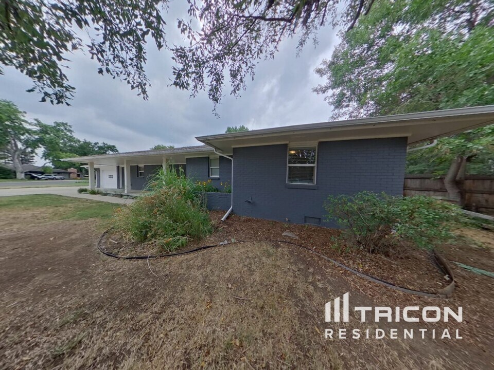 2337 S Elm Dr in Denver, CO - Building Photo