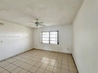 391 E 4th Ave in Hialeah, FL - Foto de edificio - Building Photo