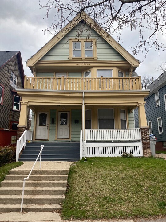 2744 N Murray Ave in Milwaukee, WI - Building Photo