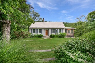 2 Valley Rd in New Preston Marble Dale, CT - Foto de edificio - Building Photo
