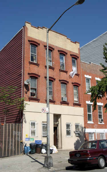 177 Montrose Ave in Brooklyn, NY - Building Photo