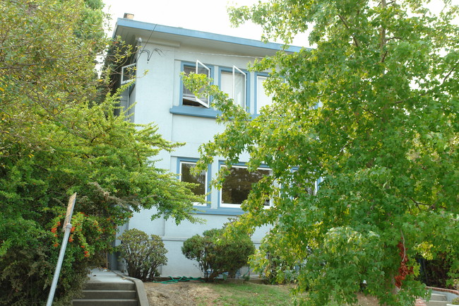 688 Fairmount Ave in Oakland, CA - Building Photo - Building Photo