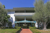 Del Medio Garden Apartments in Mountain View, CA - Foto de edificio - Building Photo