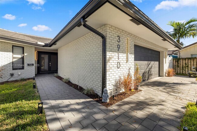 3910 NE 27th Terrace in Lighthouse Point, FL - Building Photo - Building Photo
