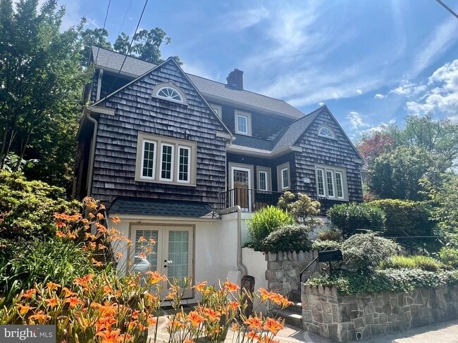 property at 3364 Stuyvesant Pl NW