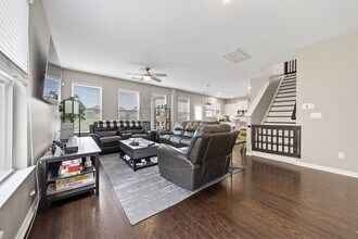 404 Black Thorn Ln in Gallatin, TN - Foto de edificio - Building Photo