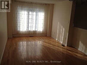 4950 Albina Way in Mississauga, ON - Building Photo - Building Photo