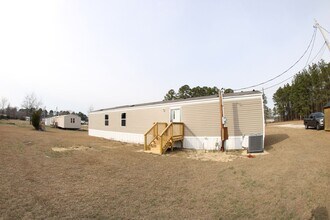 7017 Ottis Ln in Parkton, NC - Building Photo - Building Photo