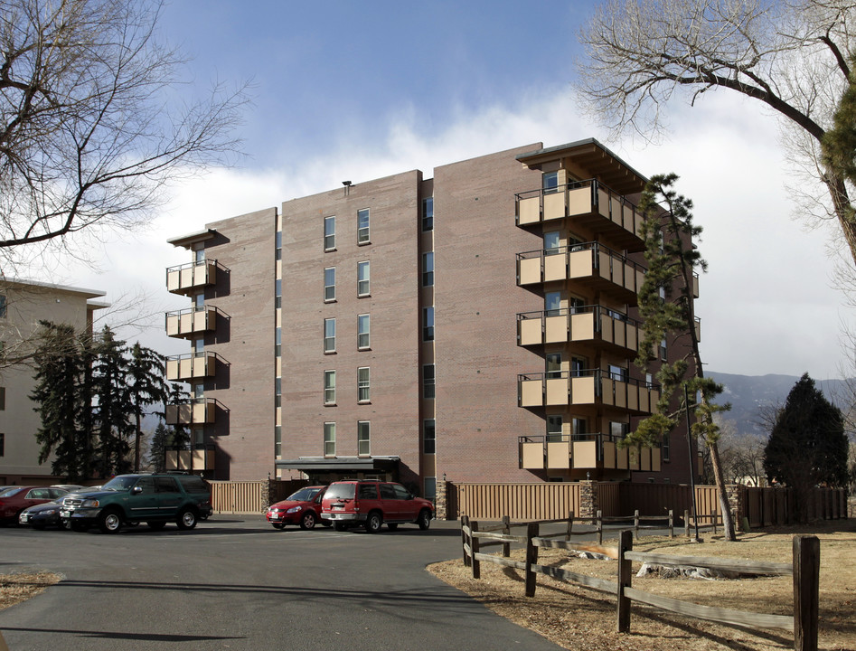 Park Manor Apartments in Colorado Springs, CO - Building Photo