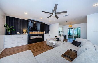 7241 56th Ave N in St. Petersburg, FL - Building Photo - Building Photo
