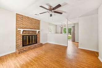 210 Stillwood Dr in Jacksonville, NC - Building Photo - Building Photo