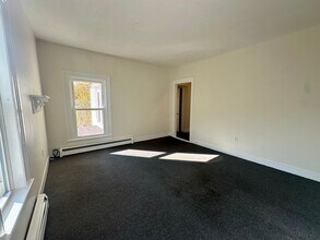 695 Cape St-Unit -3 in Lee, MA - Building Photo - Building Photo