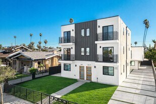 2000 Hillcrest Dr, Unit 2000 in Los Angeles, CA - Building Photo