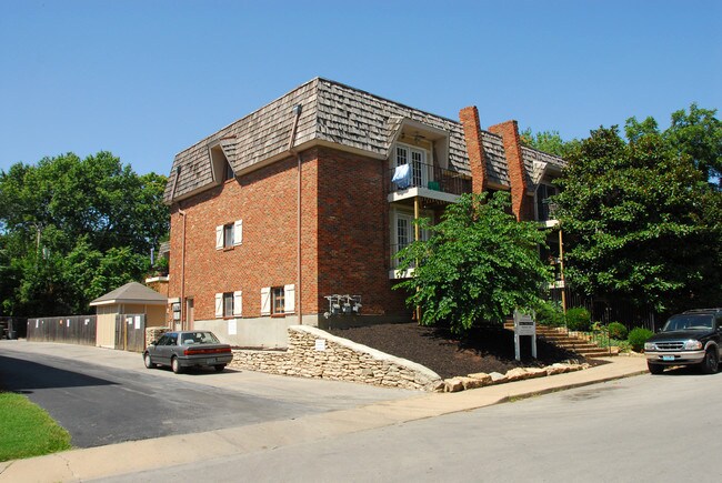 Westport Plaza Apartments in Kansas City, MO - Foto de edificio - Building Photo