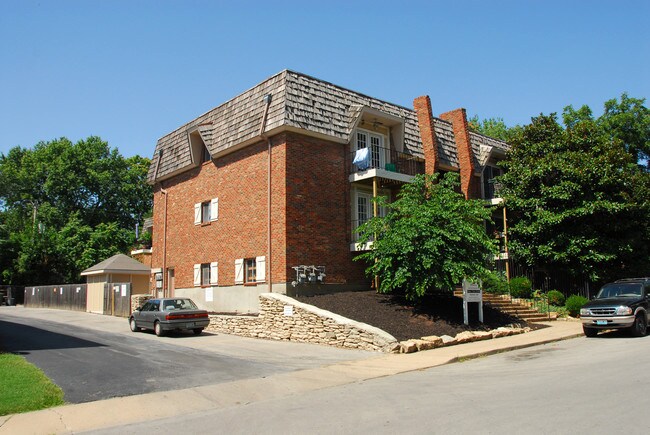 Westport Plaza Apartments in Kansas City, MO - Building Photo - Building Photo