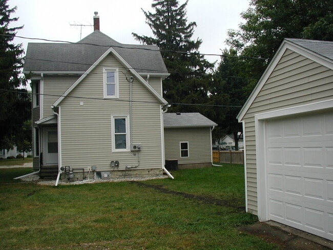 1204 S Cedar Ave in Owatonna, MN - Building Photo - Building Photo