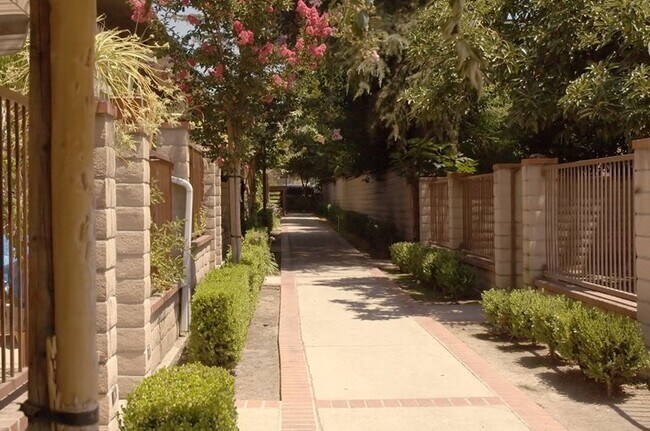 209 Violet Ave in Monrovia, CA - Building Photo - Building Photo