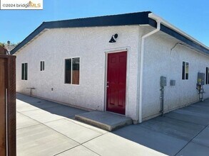 133 Greenmeadow Cir in Pittsburg, CA - Building Photo - Building Photo