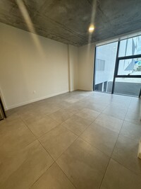 325 NW 33rd St, Unit S2 in Miami, FL - Foto de edificio - Building Photo